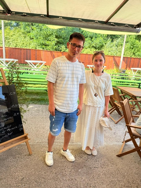 Neues Mitglied mit Frau